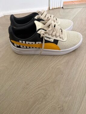 Puma California Low-Top Sneakers in Cream, Black & Yellow